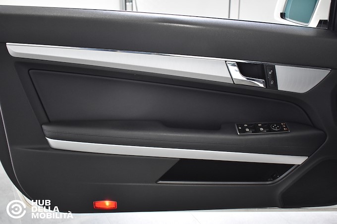 MERCEDES-BENZ E 220 CDI Coupé BlueEFFICIENCY Avantgarde